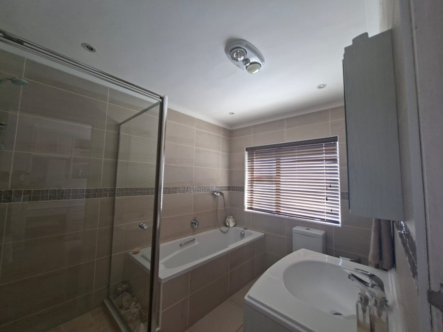 6 Bedroom Property for Sale in Da Nova Western Cape